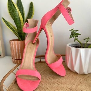 Women’s Pink Heels! 🤍
